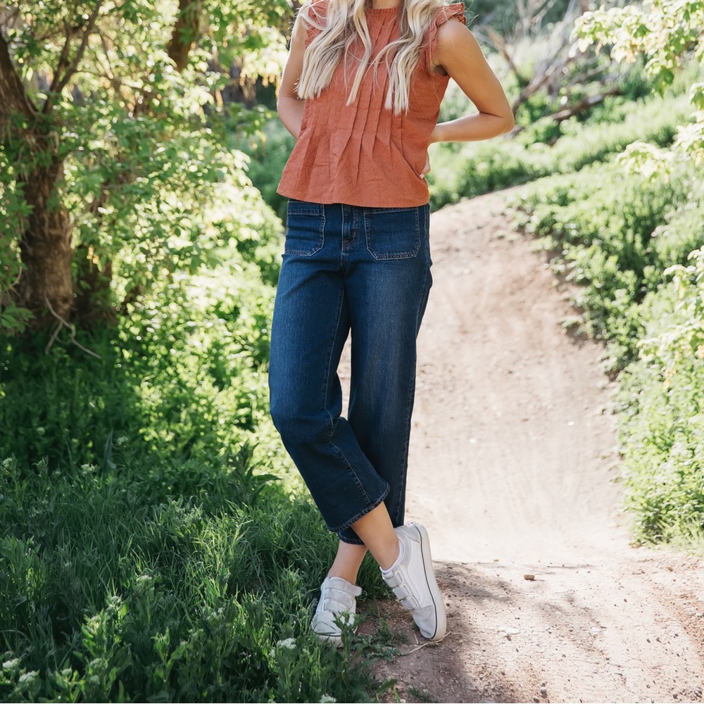 Super cute J crew jeans. So flattering so sad to sell. Don’t fit me anymore.